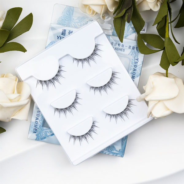 Постигнете совршен изглед на аниме со Clear Band Manga Lashes